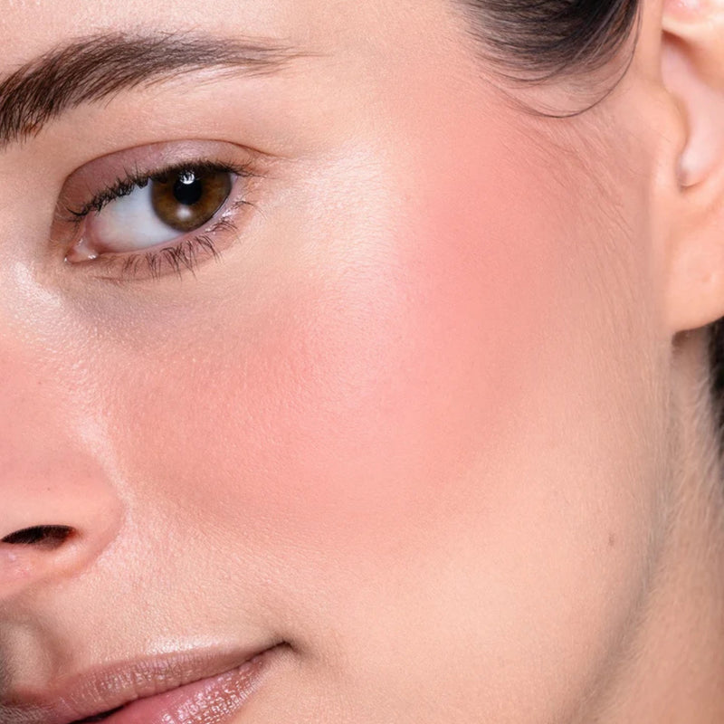 Astra Make Up Mat & Gentle Mousse Blush Warm-up, een zijdezachte mousse blush voor een natuurlijke, matte finish.