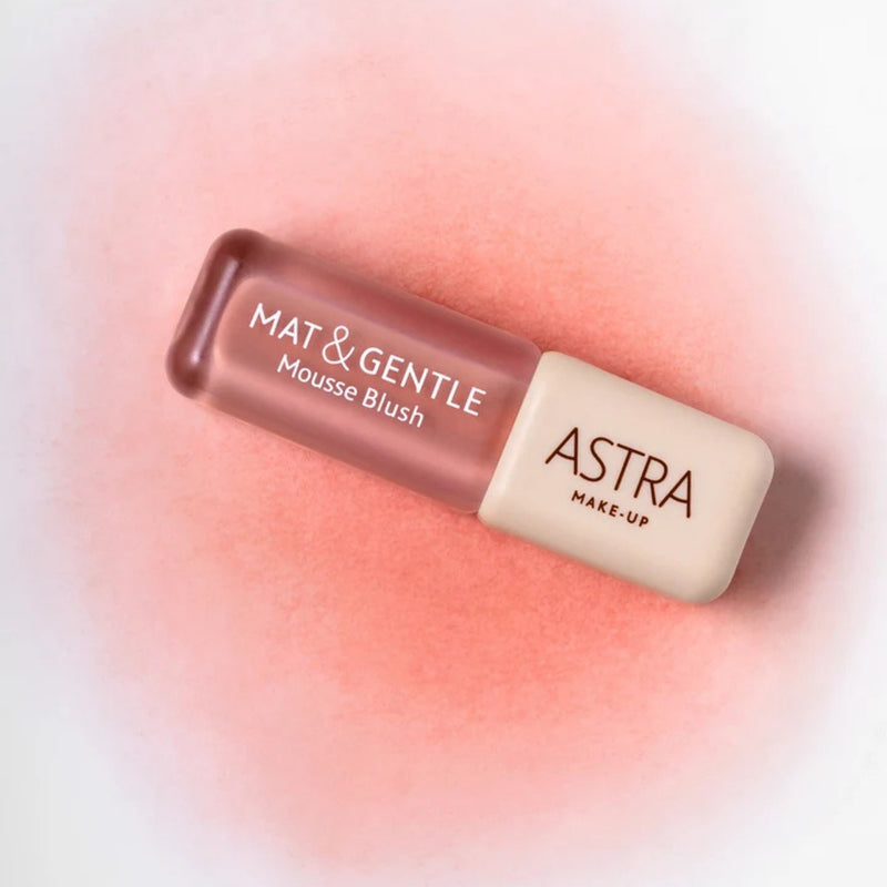 Astra Make Up Mat & Gentle Mousse Blush Warm-up, een zijdezachte mousse blush voor een natuurlijke, matte finish.