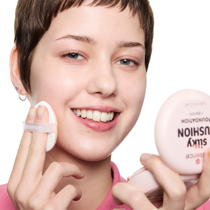 Essence Silky Cushion Foundation 100, foundation met zijdeachtige finish, foto 4 van 8