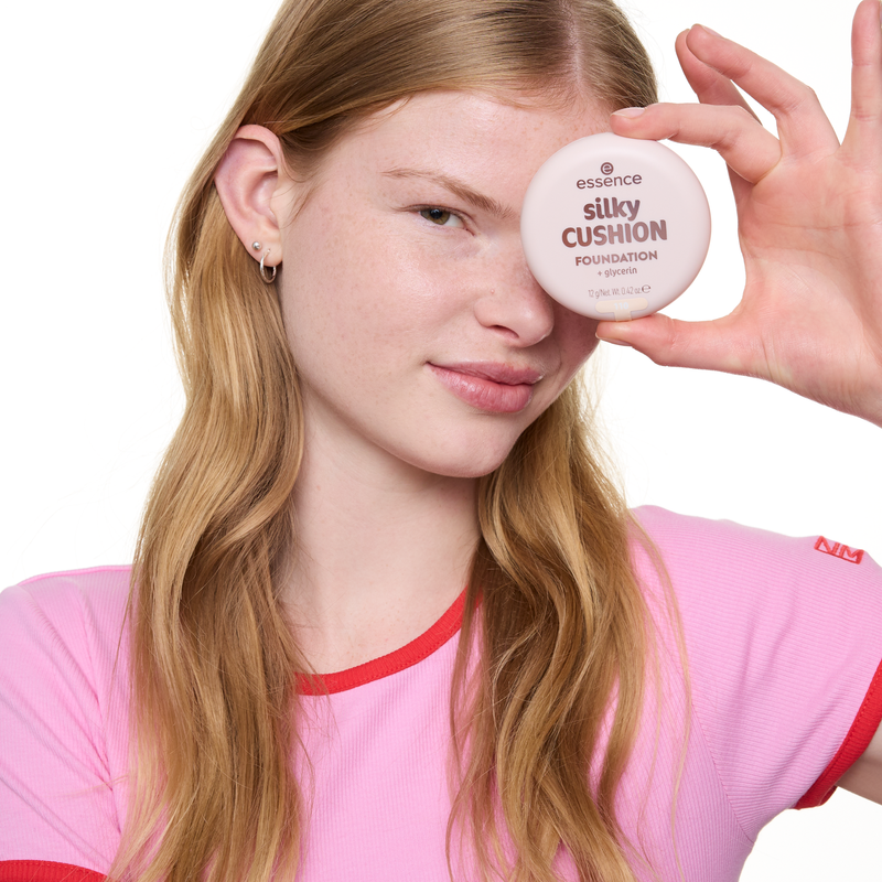 Essence Silky Cushion Foundation 120, medium dekkende foundation met zijdeachtige finish, foto 7 van 8