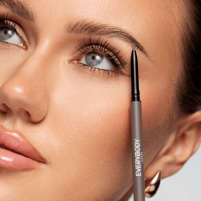 Everybody London Brow Definer Taupe, wenkbrauwpotlood met spoolie, foto 3 van 6