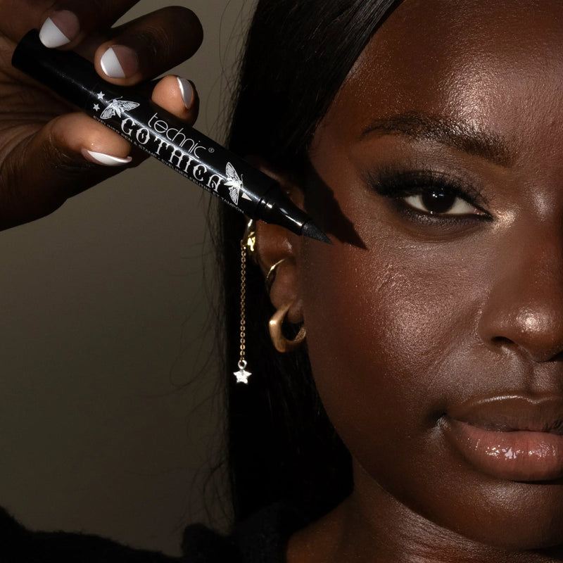 Technic Gothica Eyeliner Pen & Star Stamp Black