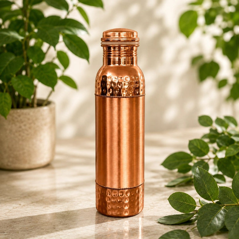 Ayurveda Specialist Pure Copper Water Bottle Hammered High Gloss & Matte, koperen waterfles met hoogglans en matte afwerking.