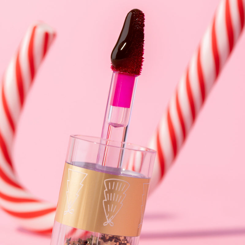Essence Dancing Around the Xmas Tree Lip Stain 01 Ho-ho-hop!, vloeibare lip stain met roze-rode tint