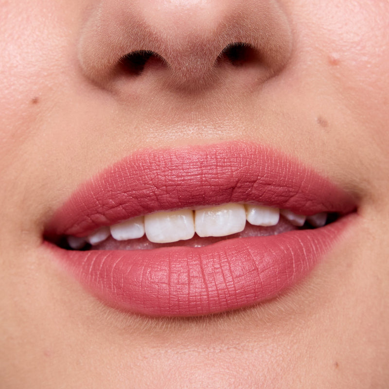 Essence Juicy Matte Lip Mousse 02 Featherlight Pink