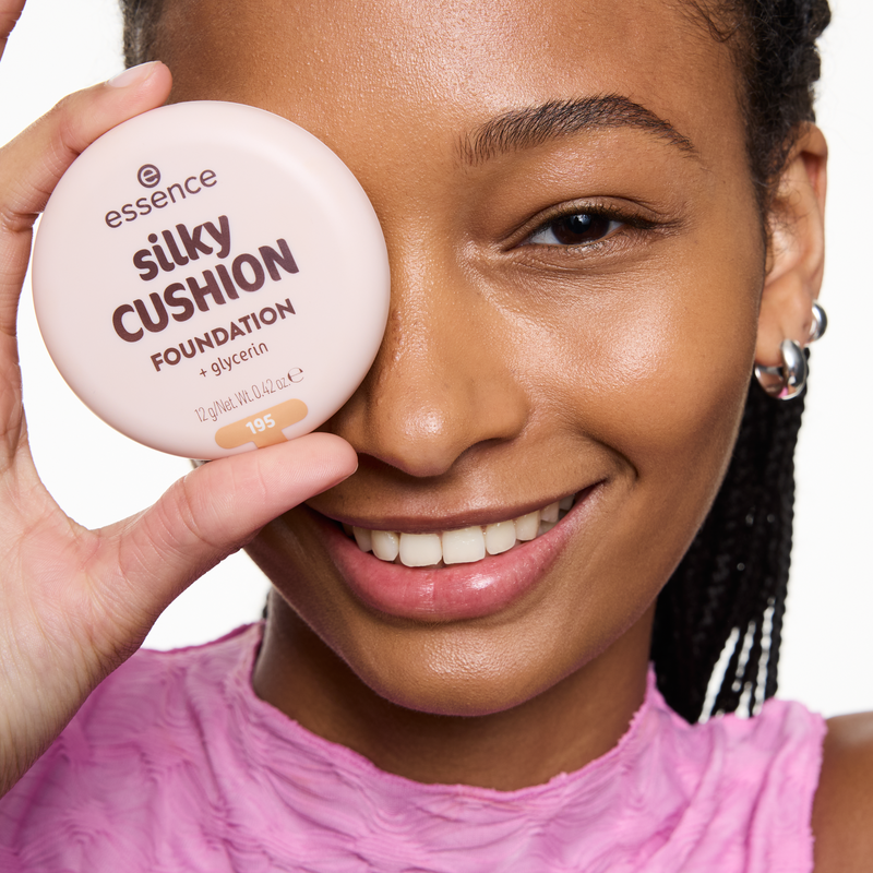 Essence Silky Cushion Foundation 195, medium dekking, foto 10 van 10