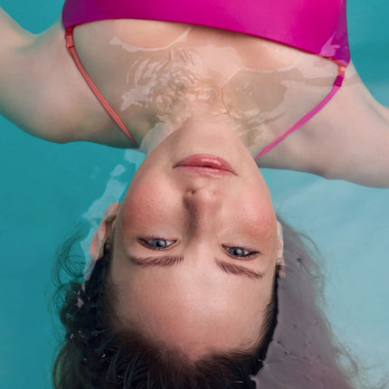 Essence X Disney The Little Mermaid Bi-phase Lip Oil 02 Swim Towards Your Dreams